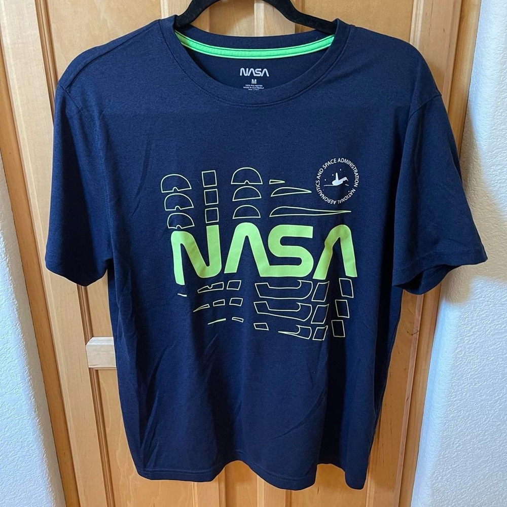 Men’s Nasa Navy Blue and Green Graphic T-shirt size medium